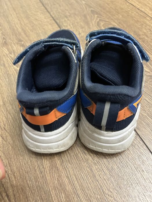 Кроссовки 28 размер