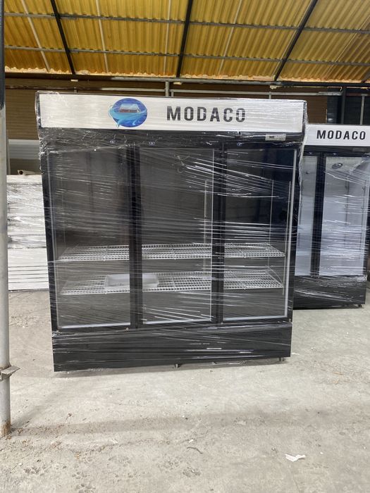 Vitrina verticala cu 3 usi MODACO LED NOUA