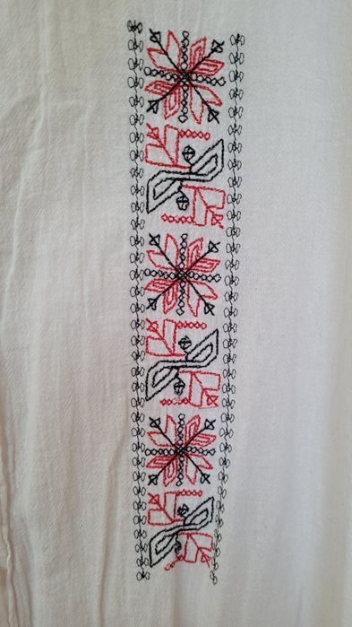 Мъжка бяла риза с бродеря