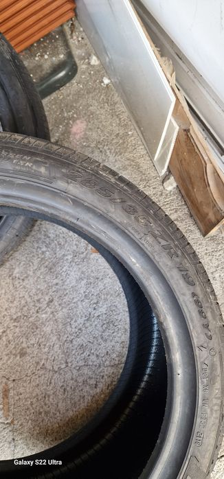 285/35/19 Pirelli P Zero Rosso