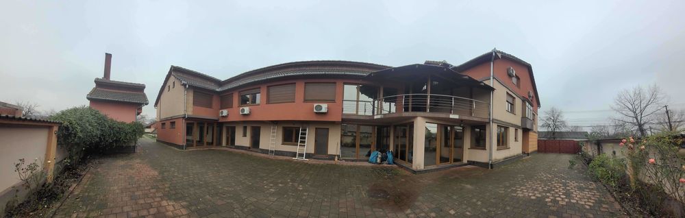 Imobil cu 3case:C1-3 nivele;C2-2nivele;C4-1 nivel;C3;C5;Piscina;Foisor