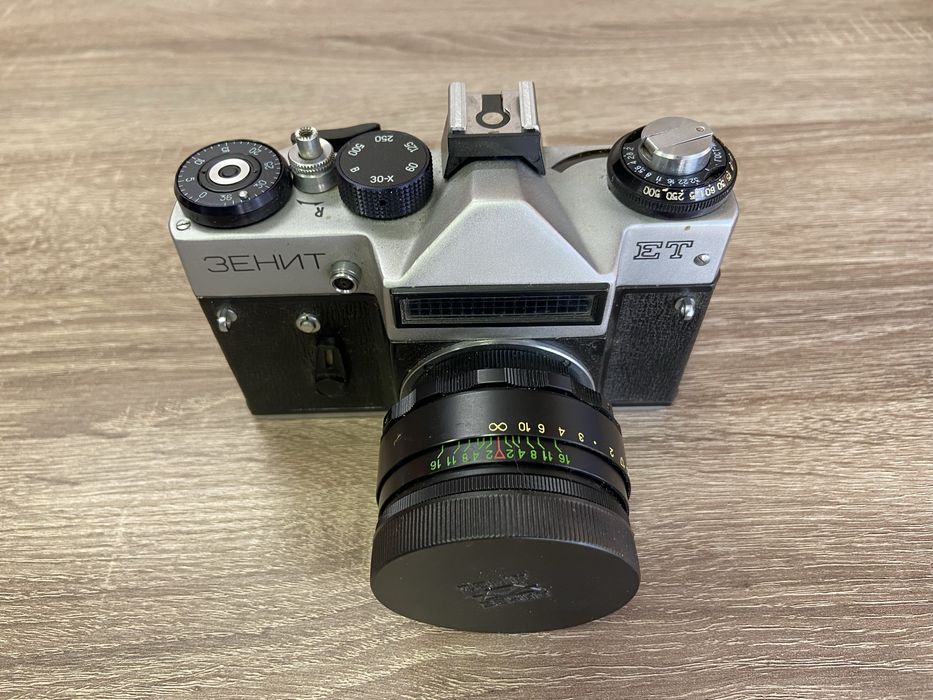 Винтидж 35мм огледално-рефлексен фотоапарат Zenit ET