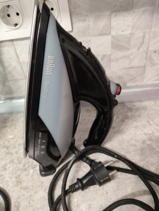 Продам утюг Braun