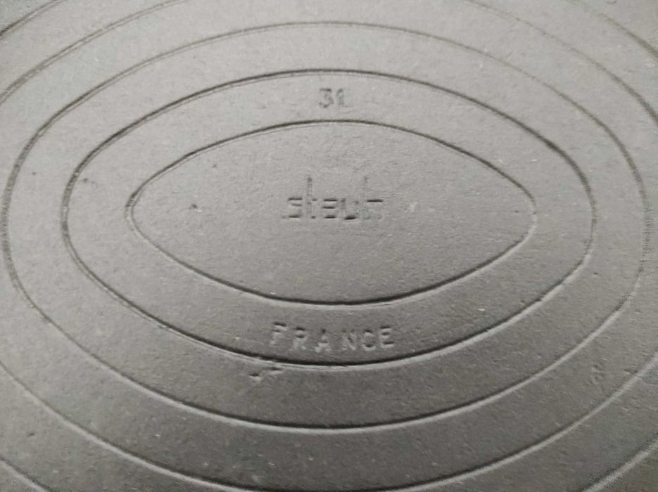 Чугунена тенджера и саханче