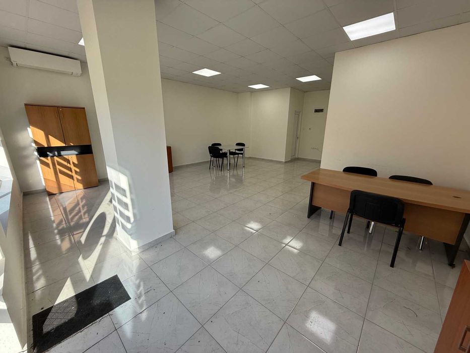 Дава се под наем Магазин в Велико Търново, Колю Фичето - 52 кв.м за 306 € - Снимка #1