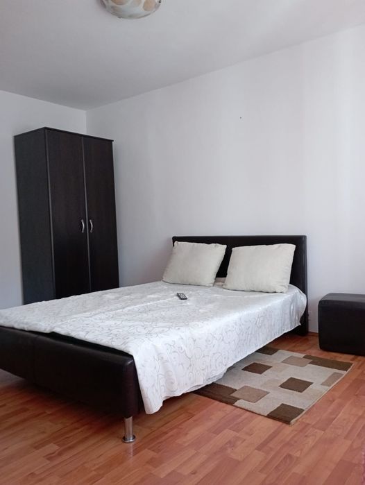 Închiriez garsonieră cf 1 ,zona casa de cultură