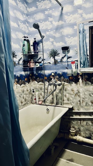 Срочно поодается 3 х комнатная квартира