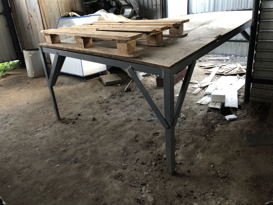 Продам Стол Металический!Сделана из Прочного Метала!Размер 2.15•1.65.