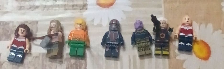 Разрични лего фигурки