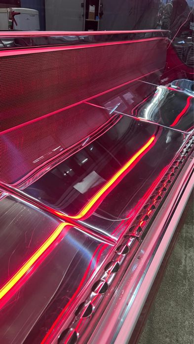 Vitrina frigorifica orizontala pentru mezeluri cu lumina led