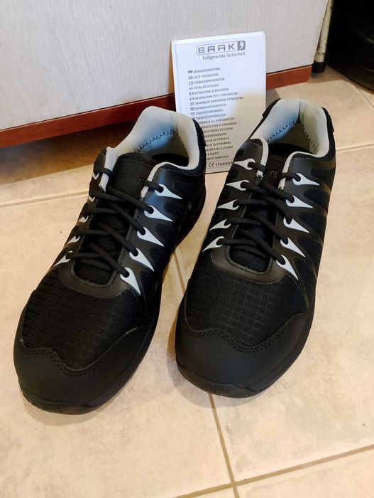 Дамски работни обувки с метално бомбе