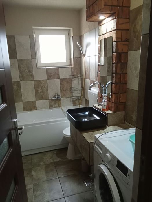 Închiriez apartament