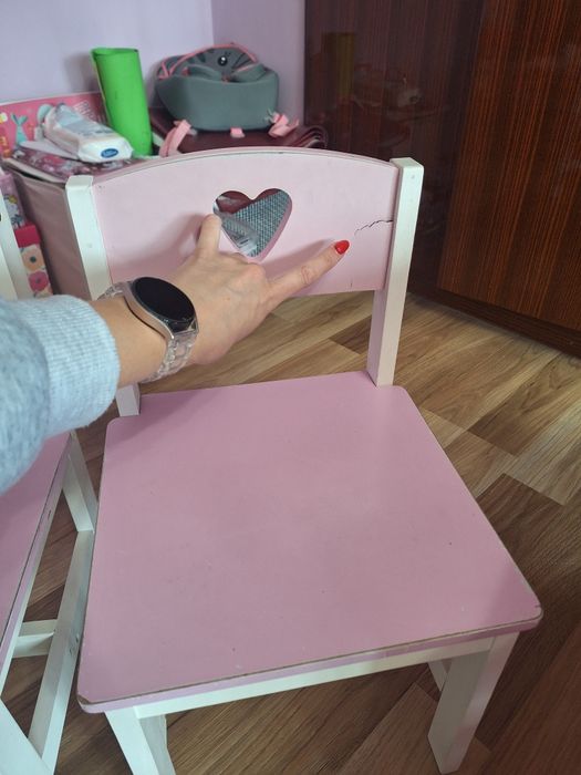 Детска дървена маса с два стола