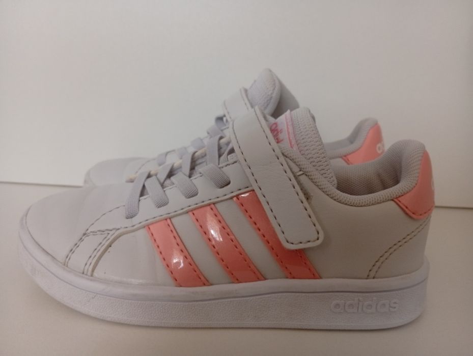 Pantaofi Adidas pentru fete; Marimea 28