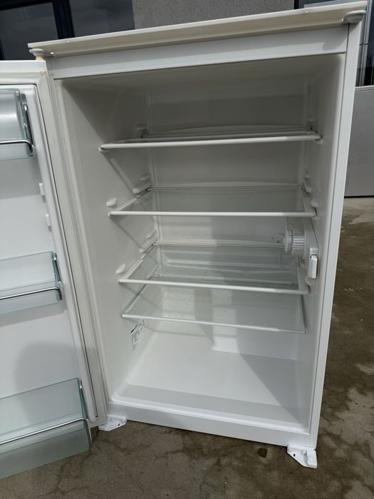 Малък хладилник за вграждане Миеле