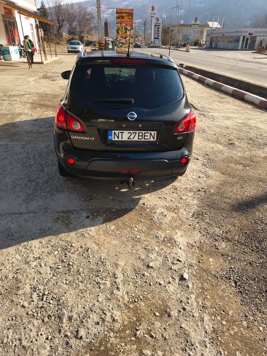 Nissan Qashqai+2  2010