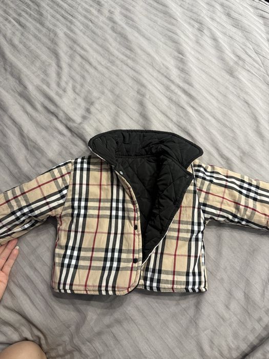 Бебешко яке Burberry с две лица,в отлично състояние