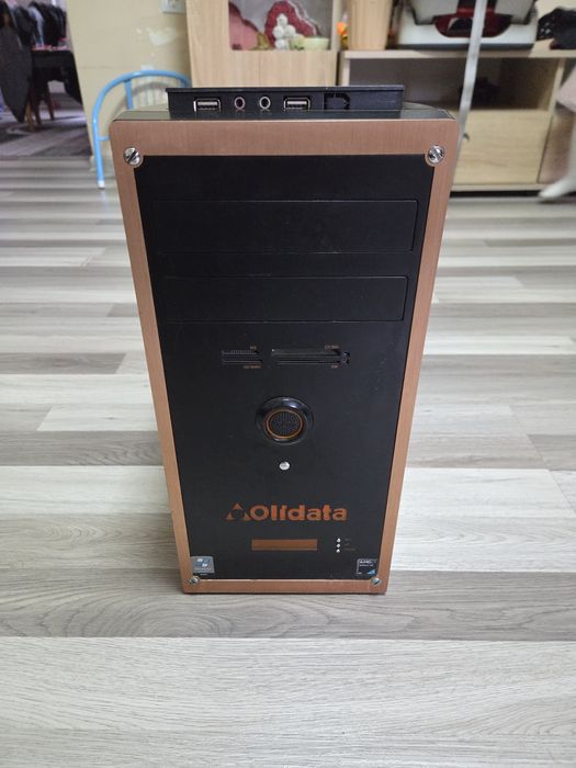 Настолен Компютър със монитор hp