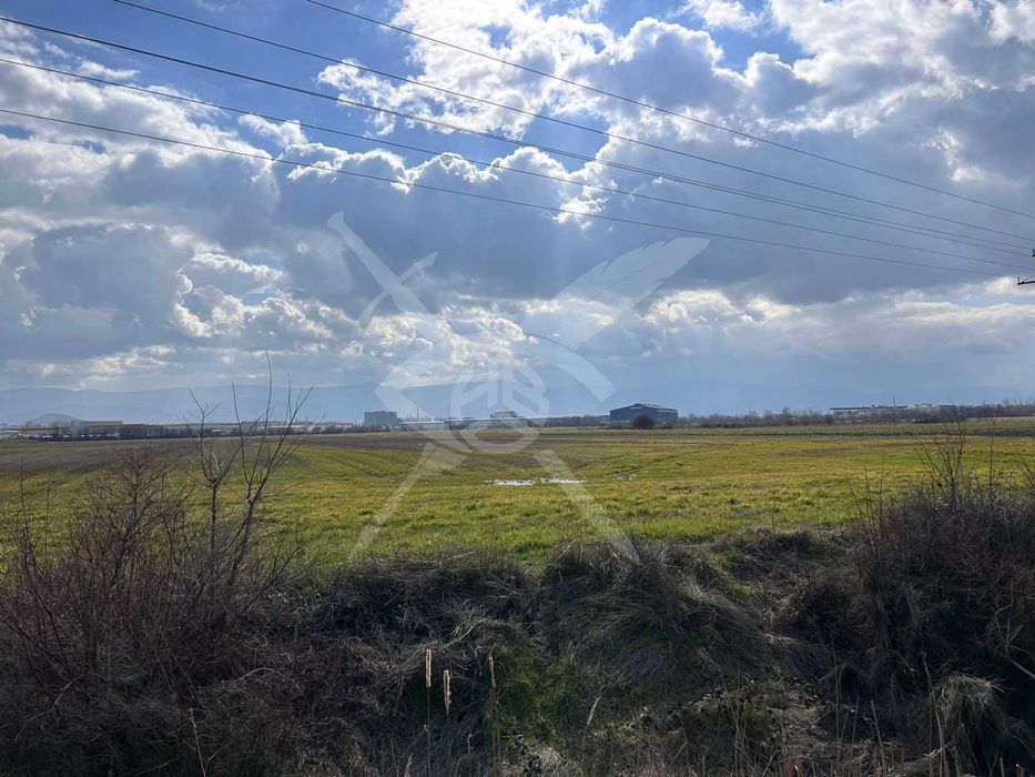 Продава се парцел в Индустриална зона север! 99611