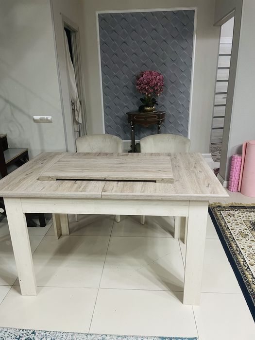 Кухлнный стол со стульями