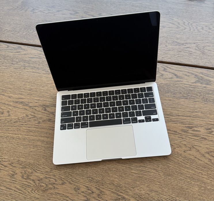 Продаю MacBook Air 13 М3 256