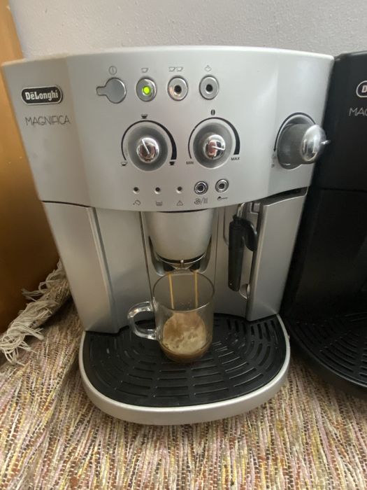 Expresor cafea boabe si macinata Delonghi magnifica