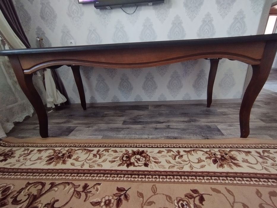 Стол для гостиной