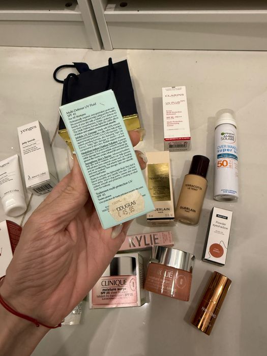 Козметика Este Lauder, Guerlain, Clarins, Kylie cosmetics