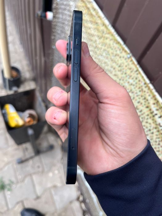 Iphone  13 темно синий цвет