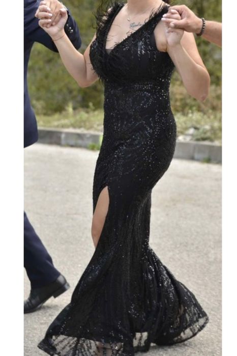 Официален костюм и рокля