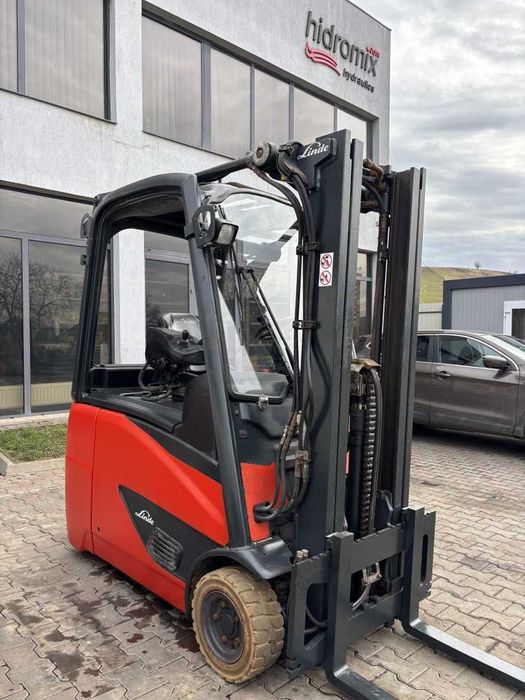Electrostivuitor Linde 1.6 to – 3 roți Anul fabricației: 11/2015