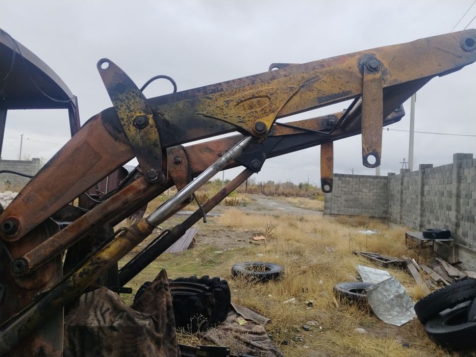 Продам передняю стрелу для JCB 3cx