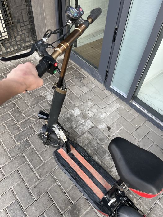 Электросамокат в