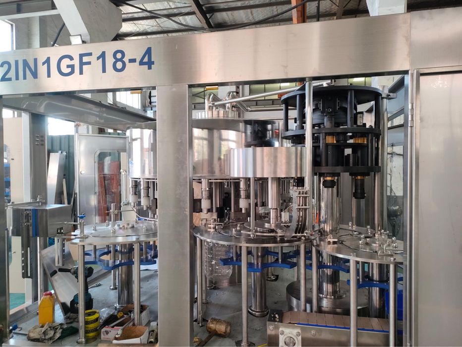 Line imbuteliere rotativa 18 capete, noua.