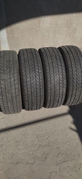 Продам комплект шина  зимняя б/у 225/65 R17 2012 года выпуск