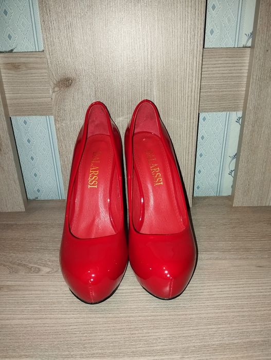 Продам женские туфли