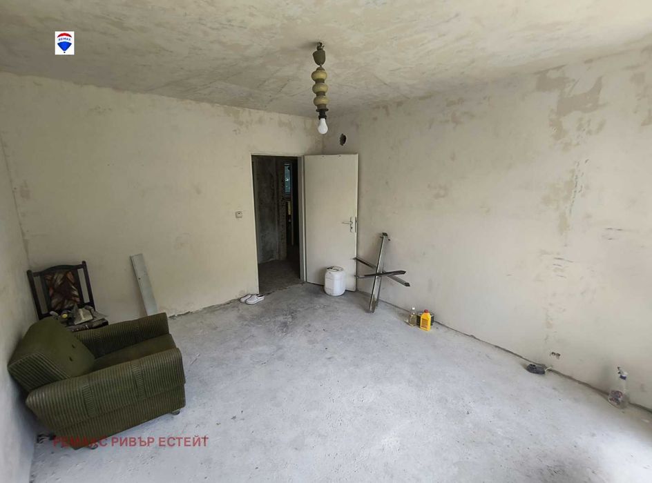 Продава се Тристаен апартамент в Русе, Родина 2 - 82 кв.м за 1194 €/кв.м - Снимка #1