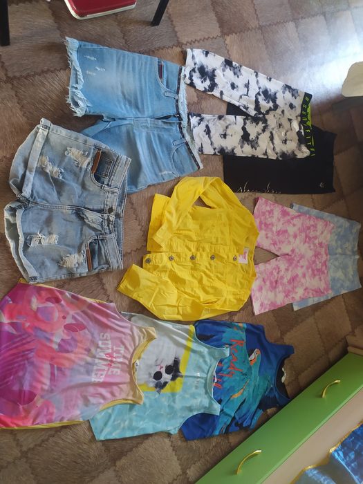 Продам куртки плащи на девочку