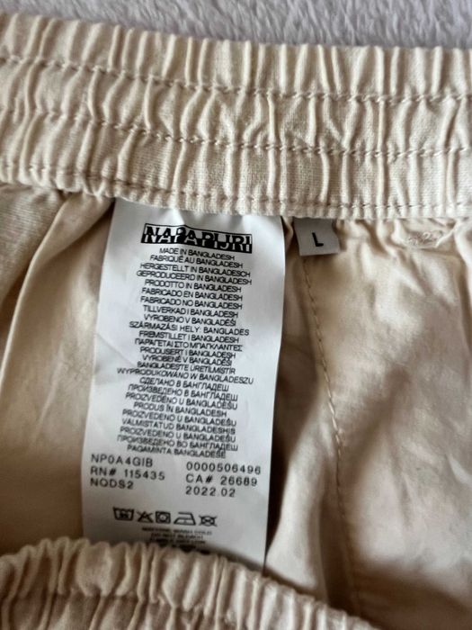 Pantaloni scurti Napapijri din in si bumbac