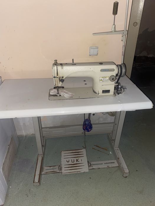 Продам машинку швейную