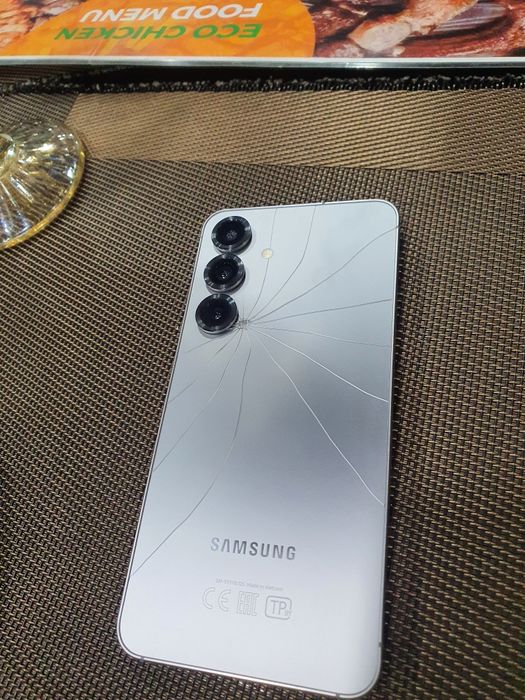 Samsung s 25 aybi rasmda