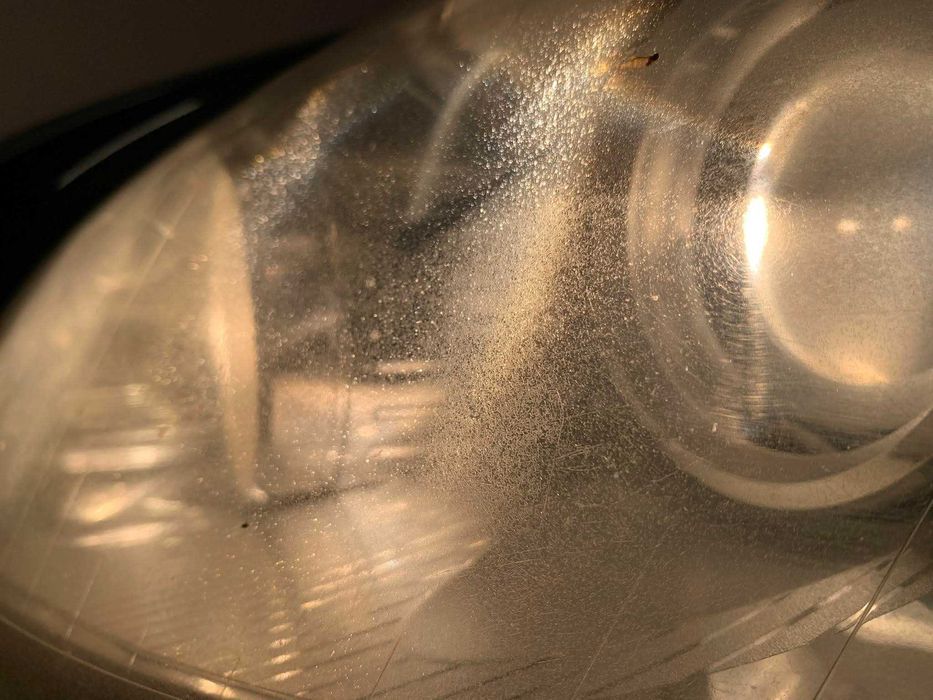 Полиране на Фарове и Стопове – Възстановете Яснотата на Вашите Лампи!