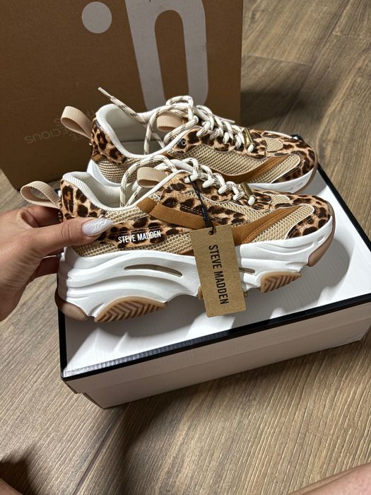 Чисто нови маратонки Steve Madden