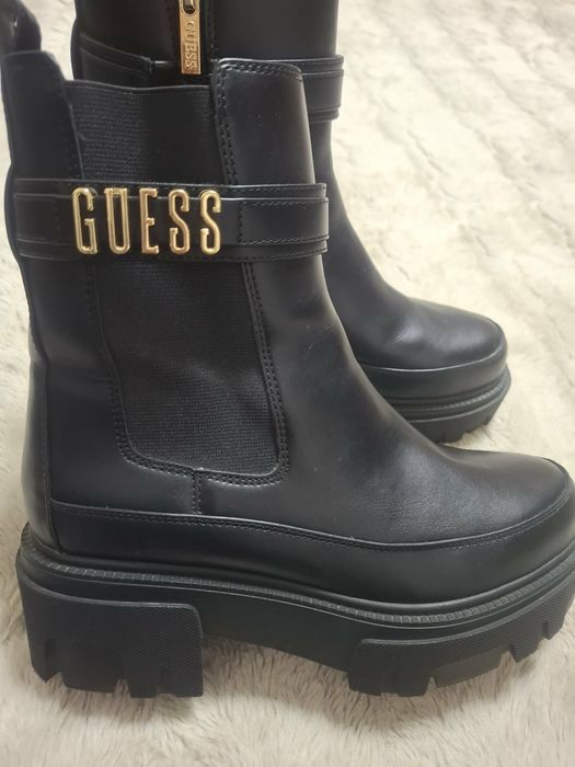 Боти Guess като нови
