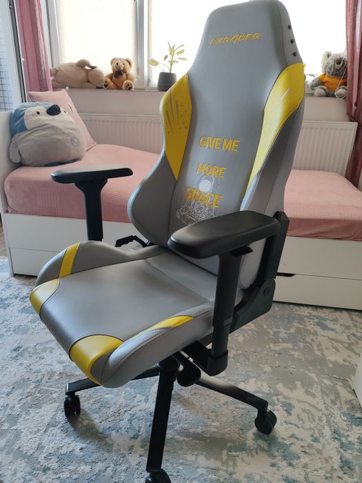 Dxracer give me some space кресло