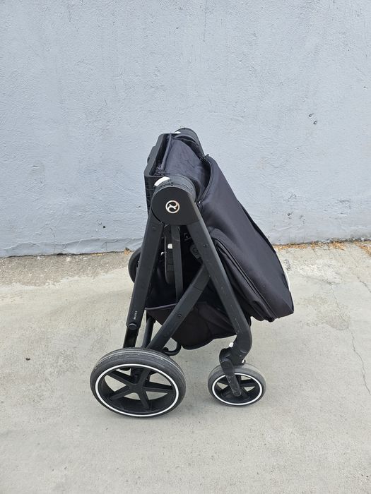 Продавам детска количка