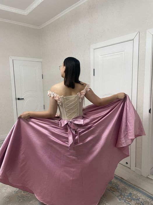 Выпускной платье очень красивая