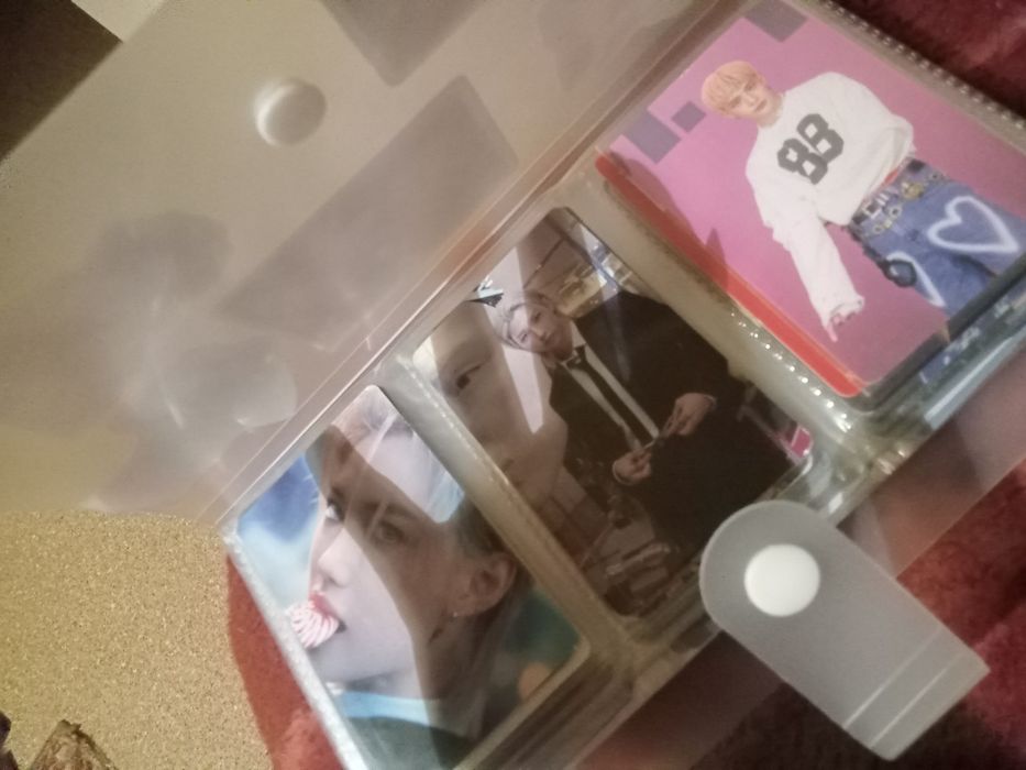 Продаю карточки с альбомом