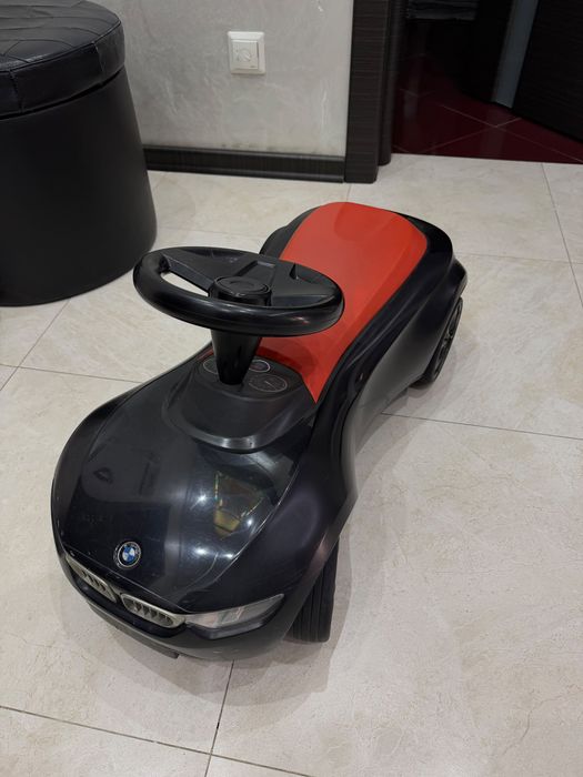 Продаю детскую машину BMW.