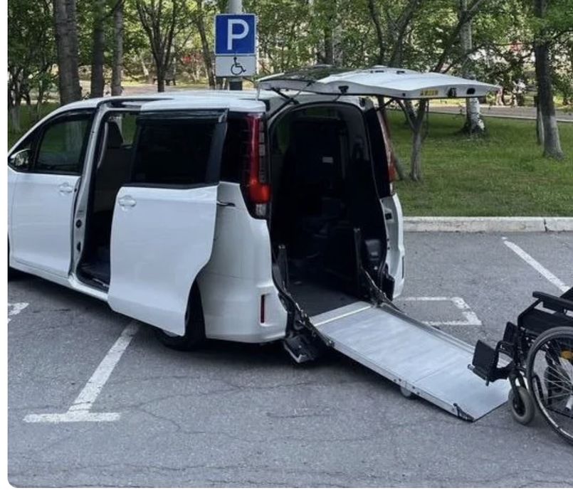 Инватакси для  инвалидов колясочников